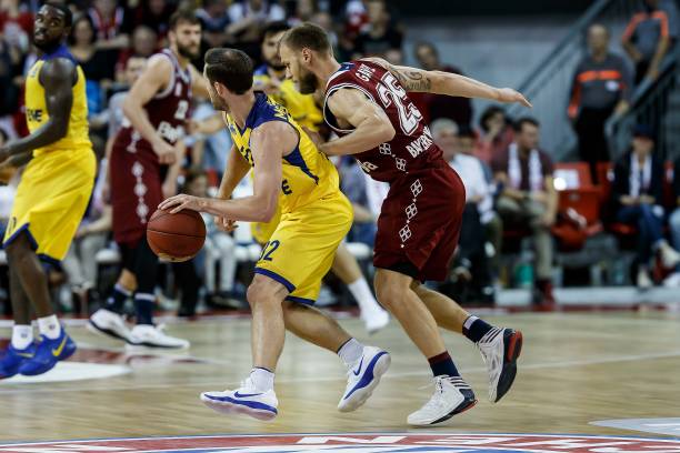 分析了他在 分析了他在