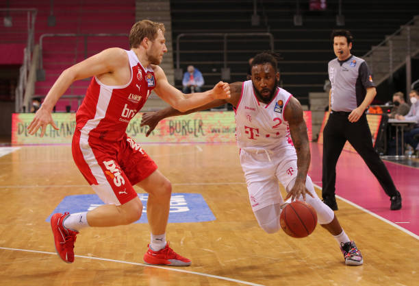 更加坚实的 更加坚实的