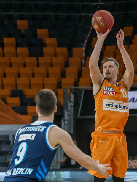 稳健的4 稳健的4