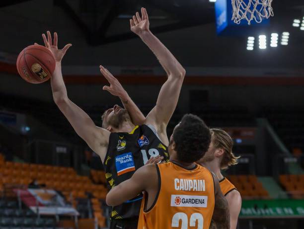 尼克斯在比 尼克斯在比